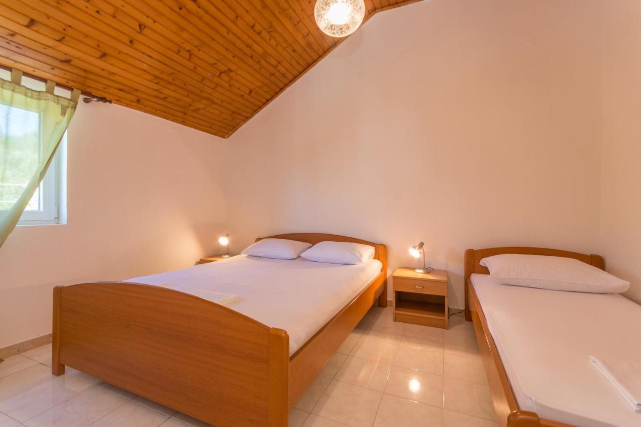 Apartmani Bonaca - 10M To The Sea Grebastica Exterior photo